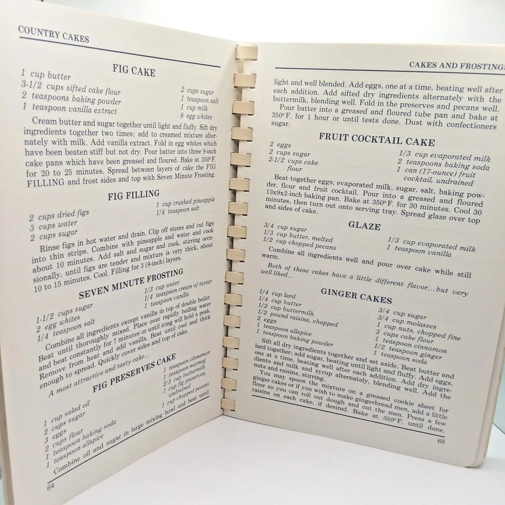 Country‎ Cakes by Bevelyn Blair 1984 Cookbook Columbus GA Pound cakes Galore